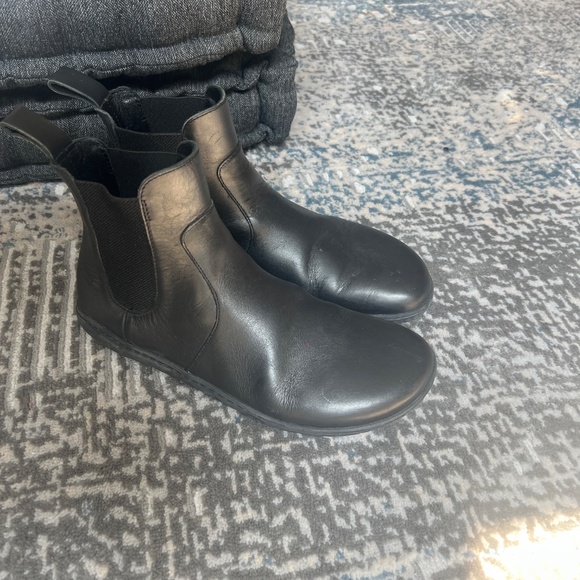 Vivobarefoot Gobi Chelsea EU 39 - 8 US normally - Picture 2 of 9